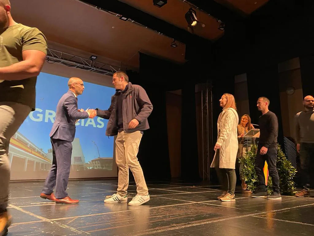 Homenaje a las víctimas de la pandemia y reconocimiento a profesionales y voluntarios