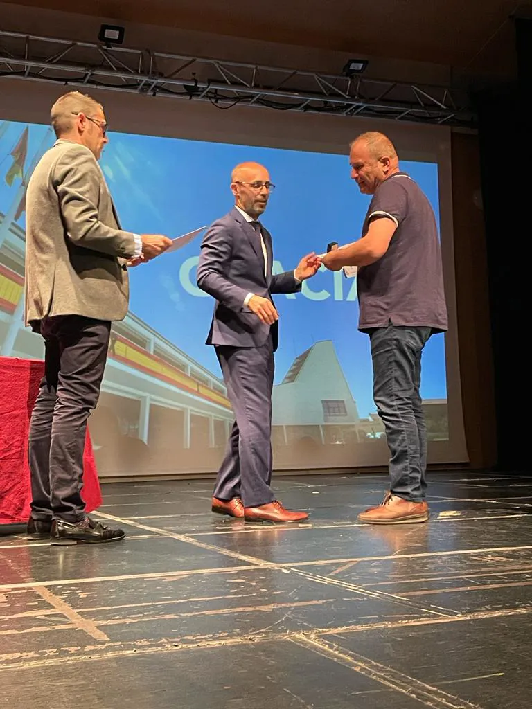 Homenaje a las víctimas de la pandemia y reconocimiento a profesionales y voluntarios
