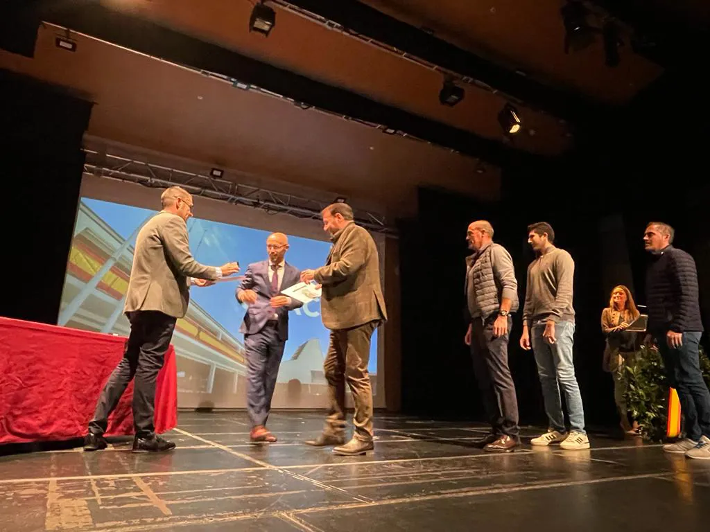 Homenaje a las víctimas de la pandemia y reconocimiento a profesionales y voluntarios