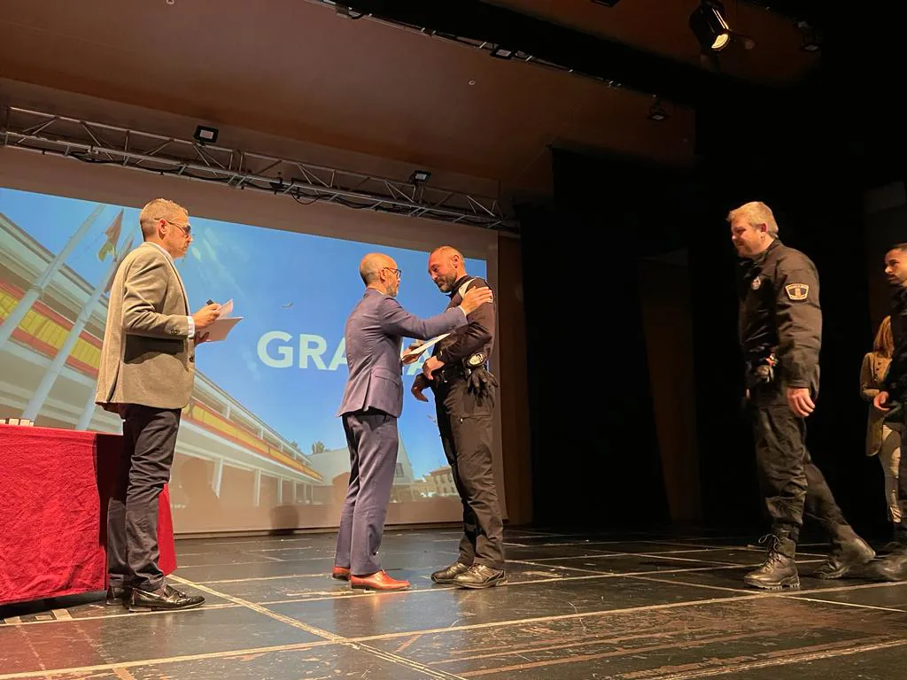 Homenaje a las víctimas de la pandemia y reconocimiento a profesionales y voluntarios