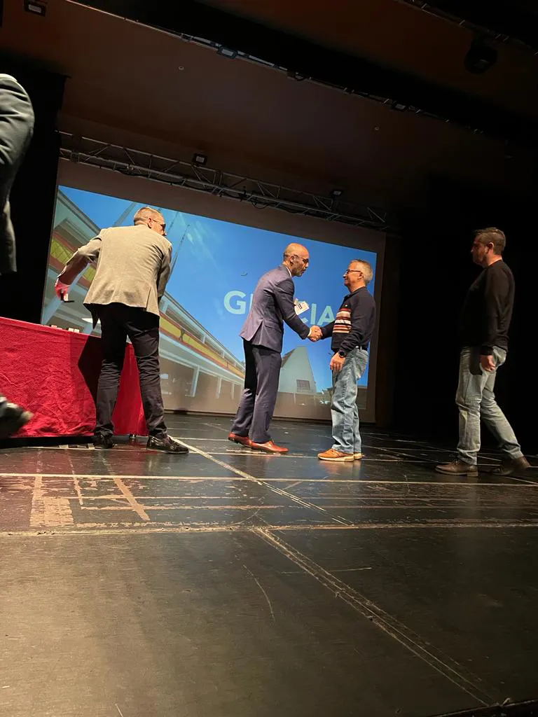 Homenaje a las víctimas de la pandemia y reconocimiento a profesionales y voluntarios