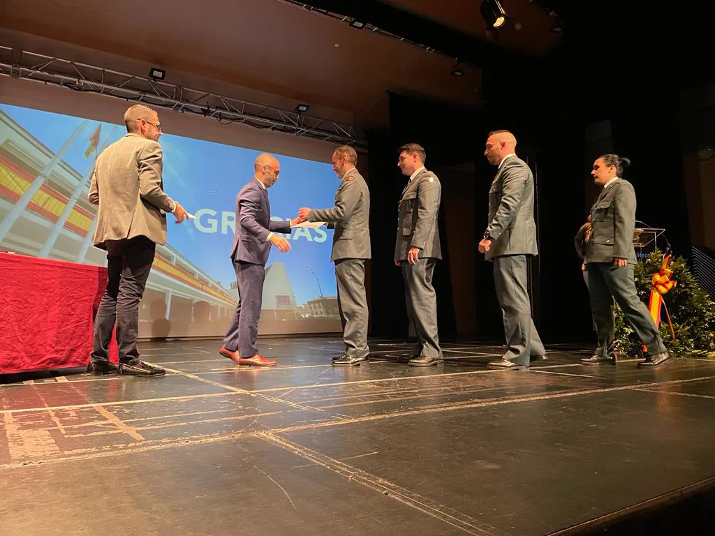 Homenaje a las víctimas de la pandemia y reconocimiento a profesionales y voluntarios